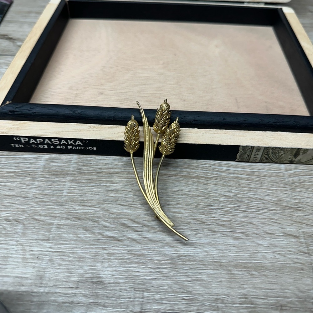 Gold Tone Wheat Brooch